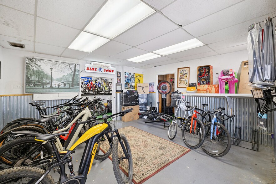 239 W Main St, Ventura, CA à vendre - Photo de l’immeuble – Image 2 sur 12