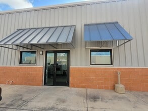 1913 Post Rd, New Braunfels, TX à louer Photo de l’immeuble– Image 1 sur 7