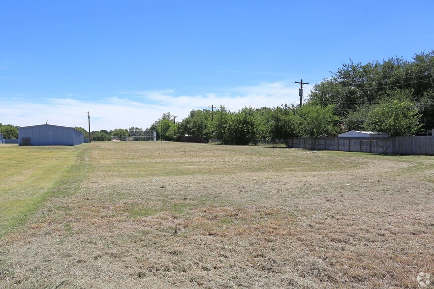 I-35 & Austin St, Sanger, TX à louer - Photo de l’immeuble – Image 2 sur 3