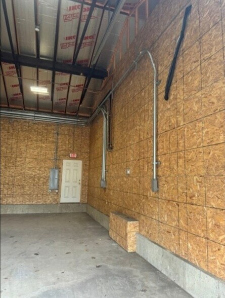 12 Elm St, Hatfield, MA à louer - Photo de l’immeuble – Image 1 sur 9