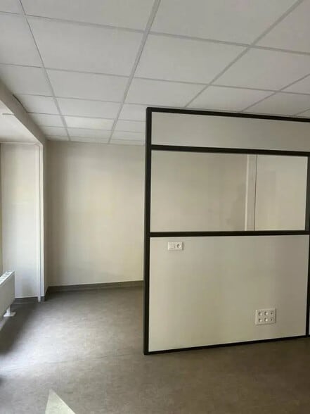 Local commercial dans Paris à louer - Photo de l’immeuble – Image 3 sur 7