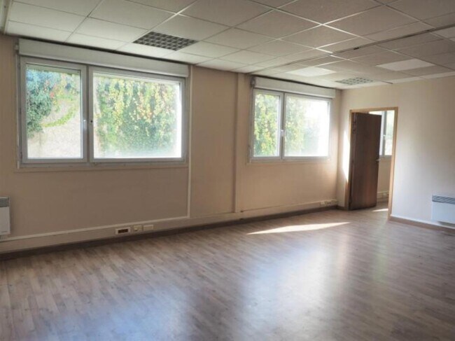 Plus de détails pour Bureau à vendre