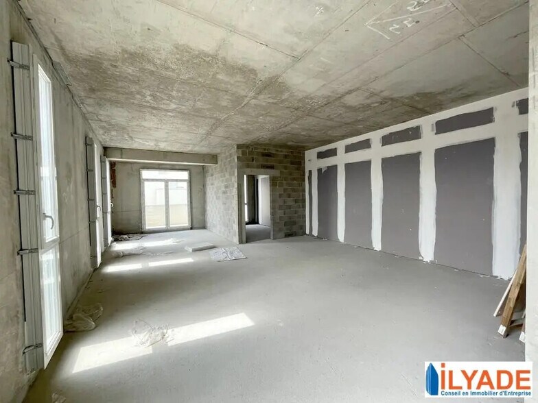 Local commercial dans Manosque à vendre - Photo de l’immeuble – Image 1 sur 5