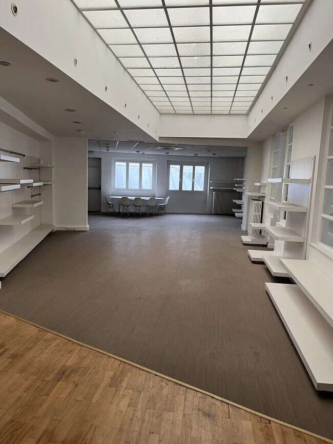 Plus de détails pour Bureau à vendre