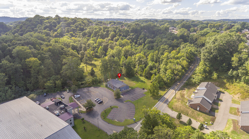 715 Craigdell Rd, New Kensington, PA à vendre - Aérien – Image 1 sur 44