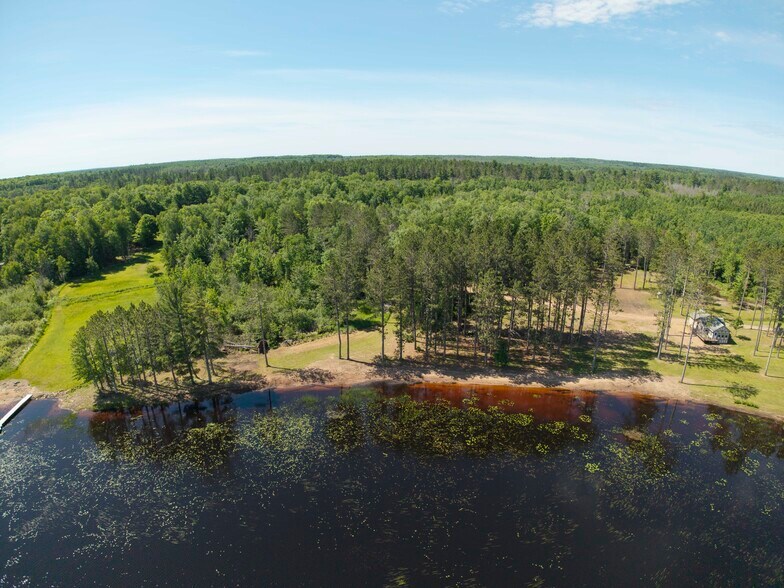 8767 S Lyman Lake Rd, South Range, WI à vendre - Photo de l’immeuble – Image 2 sur 26