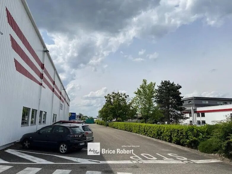 43 Rue Ampère, Chassieu à vendre - Photo de l’immeuble – Image 2 sur 10