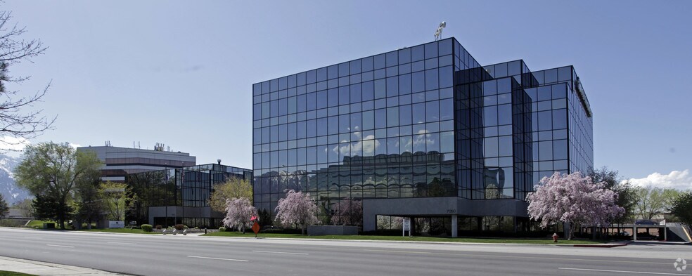 7050 S Union Park Ave, Midvale, UT à louer - Photo de l’immeuble – Image 3 sur 12