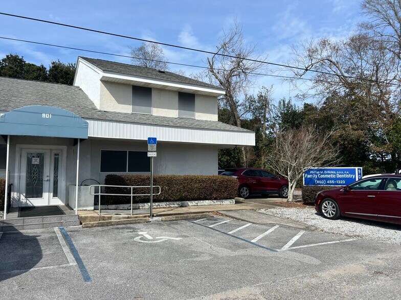 901 New Warrington Rd, Pensacola, FL à vendre - Photo de l’immeuble – Image 1 sur 37