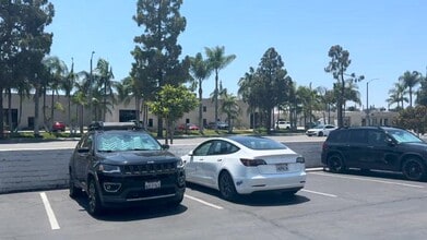 3401-3419 W MacArthur Blvd, Santa Ana, CA à louer - Vidéo sur l’annonce professionnelle 