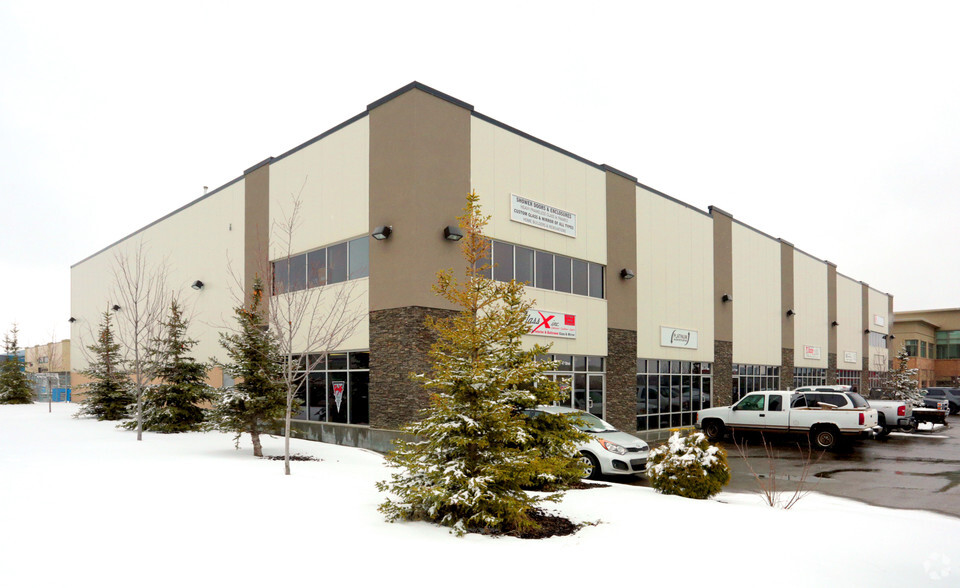 5321-5341 47 St NW, Edmonton, AB à louer - Photo principale – Image 1 sur 4