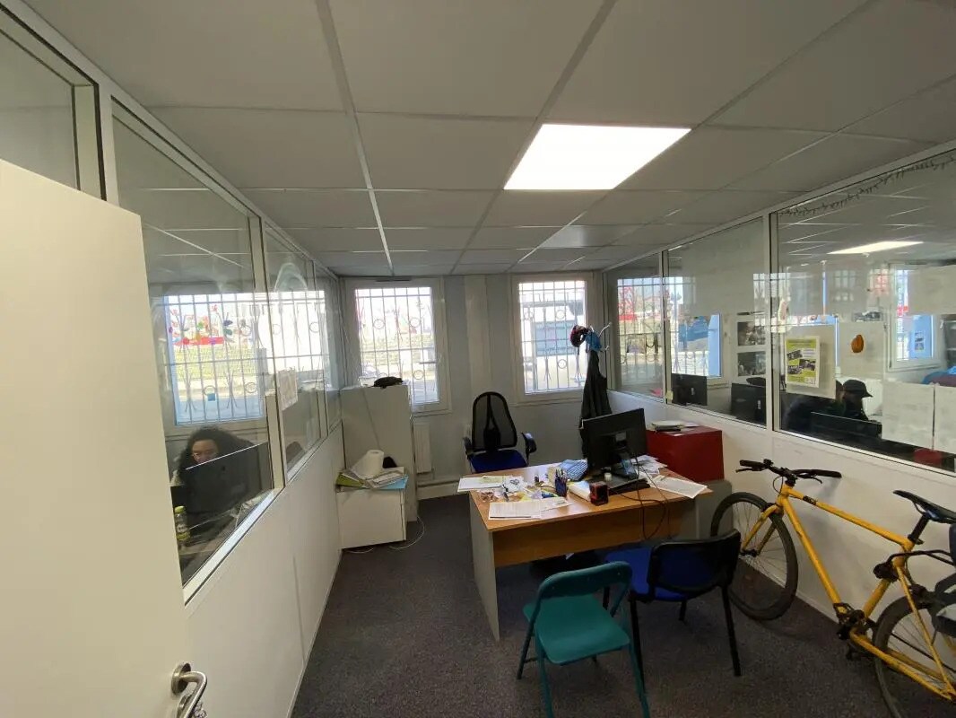 Bureau dans Aulnay-sous-Bois à louer Photo de l’immeuble– Image 1 sur 6