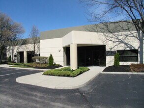 2335-2361 Westbrooke Dr, Columbus, OH à louer Photo de l’immeuble– Image 1 sur 3