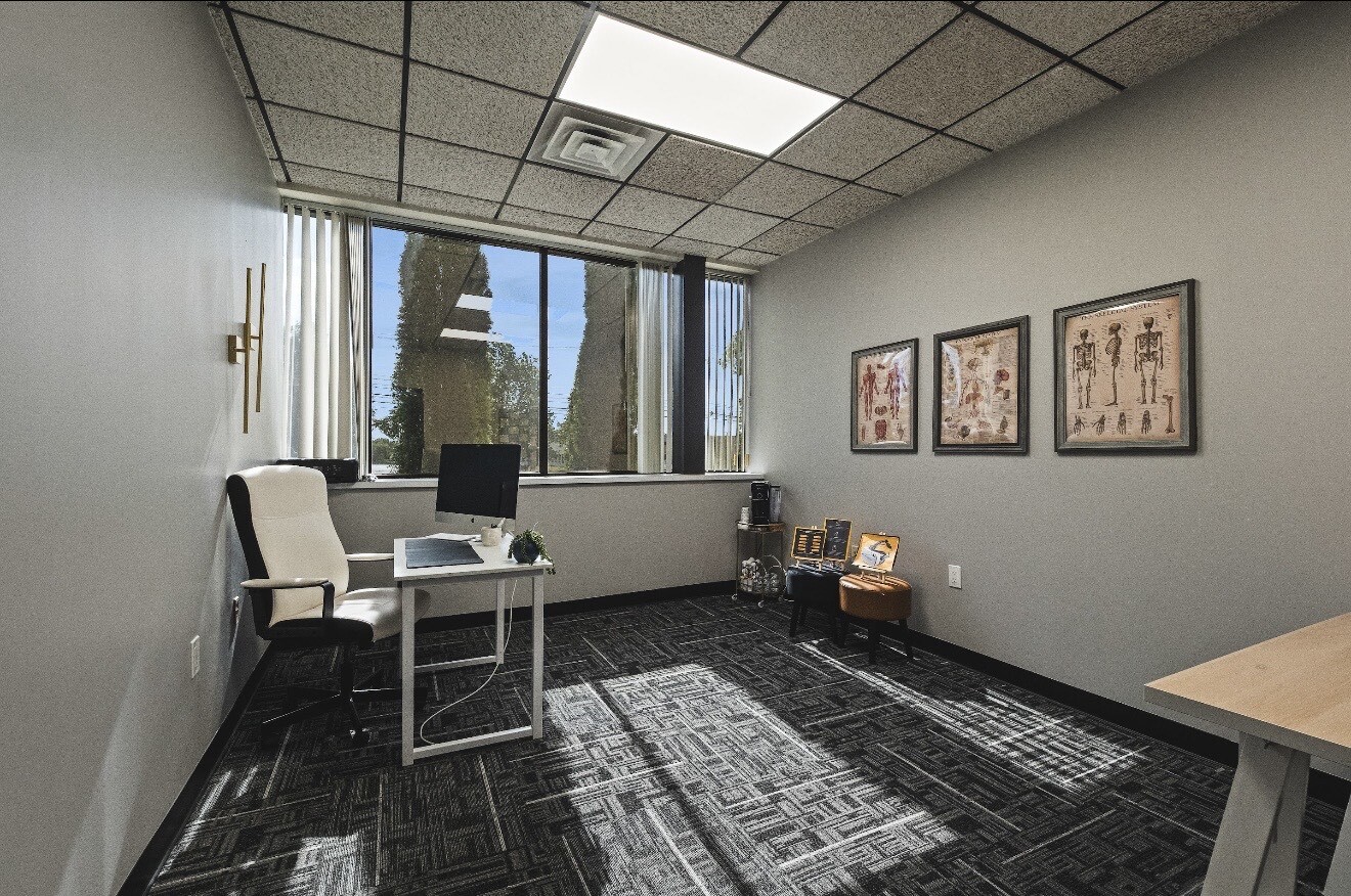 43000 W 9 Mile Rd, Novi, MI à louer Photo intérieure– Image 1 sur 1