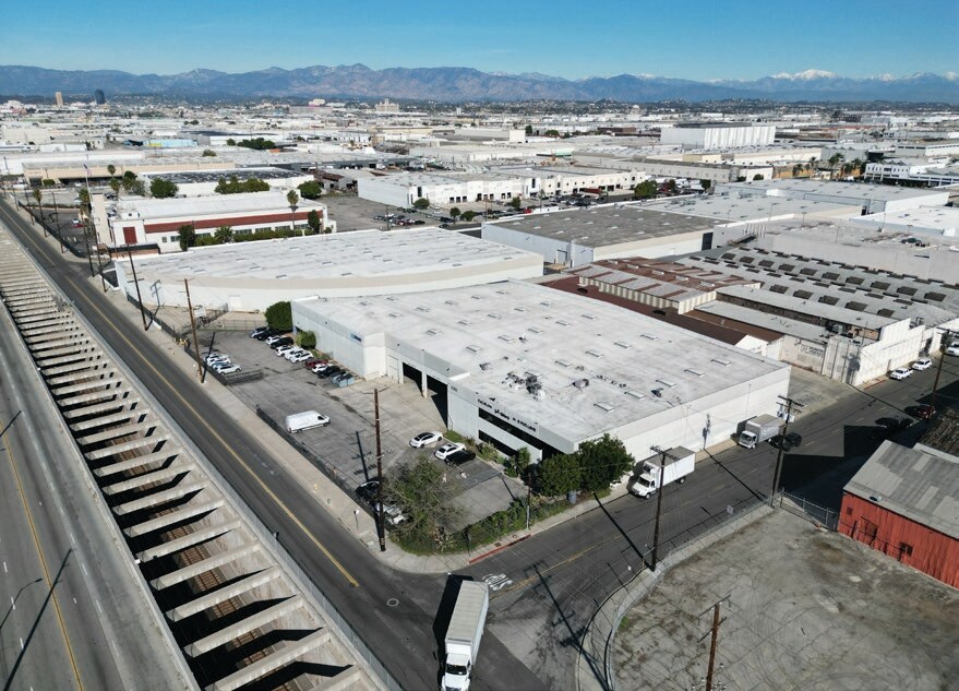 5080 S Alameda St, Vernon, CA à louer Photo de l’immeuble– Image 1 sur 9