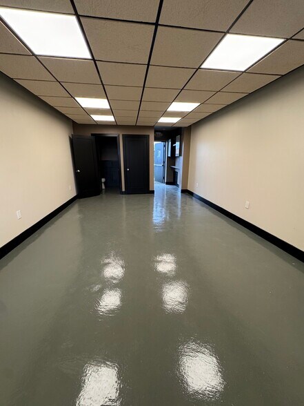 30 Bethpage Rd, Hicksville, NY à louer - Photo de l’immeuble – Image 3 sur 4