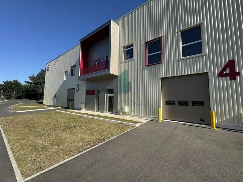 16 Rue Ampère, Pontoise à louer - Photo de l’immeuble – Image 1 sur 6