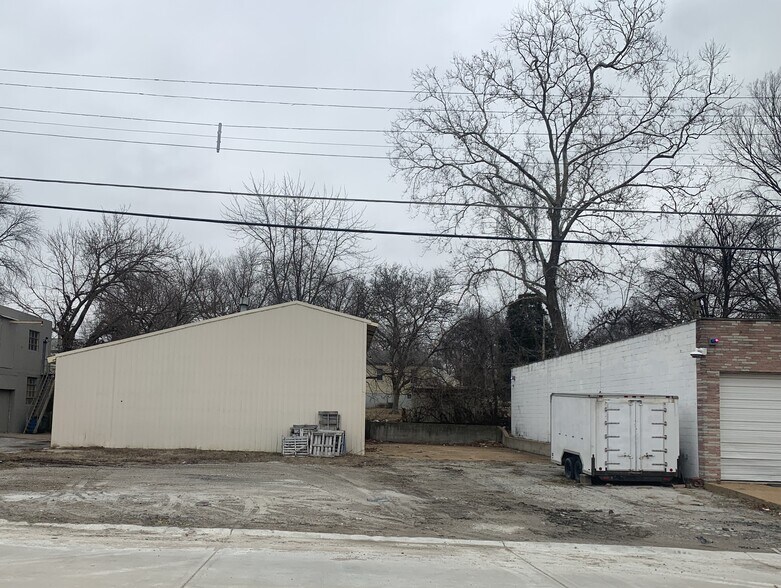 6138 Madison, Berkeley, MO à louer - Photo de l’immeuble – Image 3 sur 8