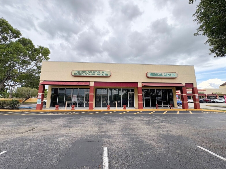 7118-7170 N Nob Hill Rd, Tamarac, FL à louer - Photo de l’immeuble – Image 3 sur 50