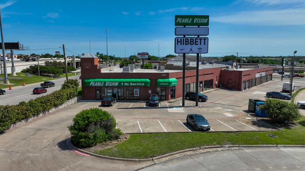 3434 Towne Crossing Blvd, Mesquite, TX à louer - Photo de l’immeuble – Image 3 sur 3