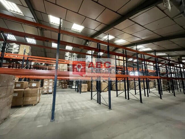 Plus de détails pour Local d'activités à louer