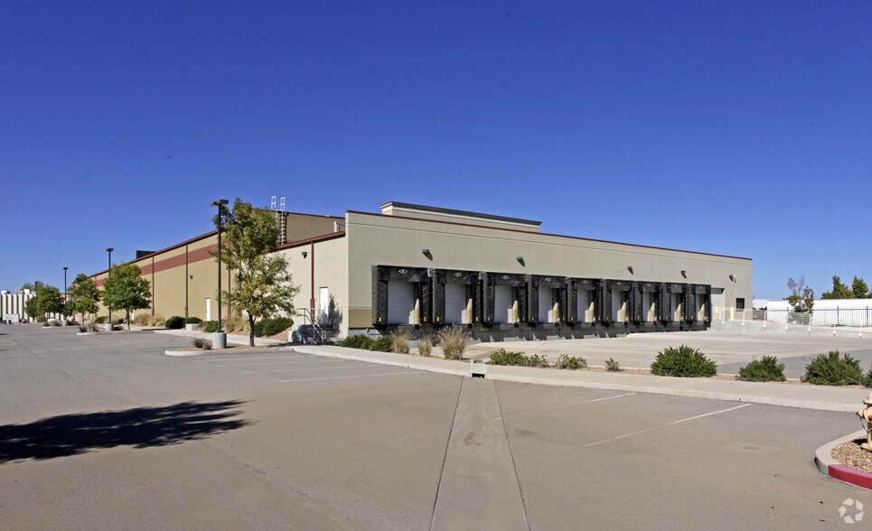 1700 Desert Surf Circle, Albuquerque, NM à louer - Photo de l’immeuble – Image 3 sur 6