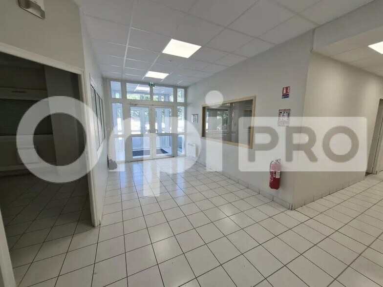 Local d’activités dans Reims à louer - Photo de l’immeuble – Image 1 sur 6