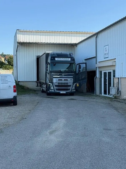 Industriel/Logistique dans Sonnay à louer - Photo de l’immeuble – Image 2 sur 9