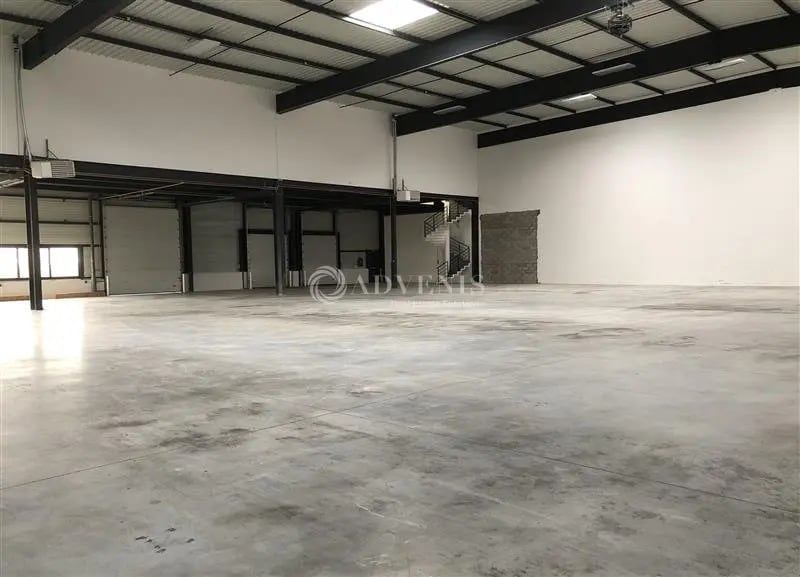 Local d’activités dans Lieusaint à louer - Photo intérieure – Image 1 sur 7