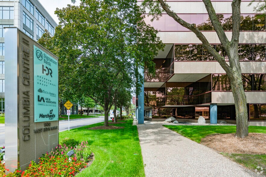 9450 W Bryn Mawr Ave, Rosemont, IL à louer - Photo de l’immeuble – Image 3 sur 7