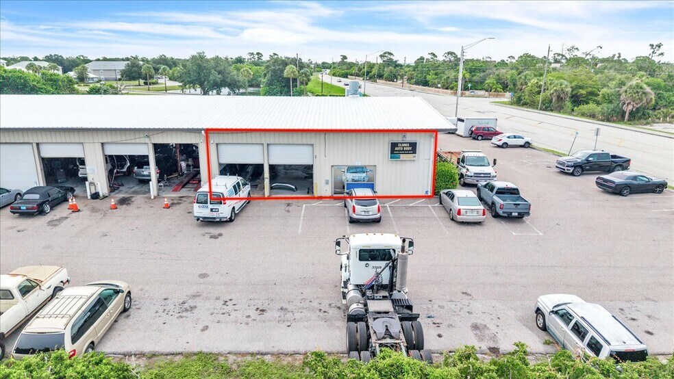 23415 Janice Ave, Port Charlotte, FL à vendre - Photo de l’immeuble – Image 2 sur 10