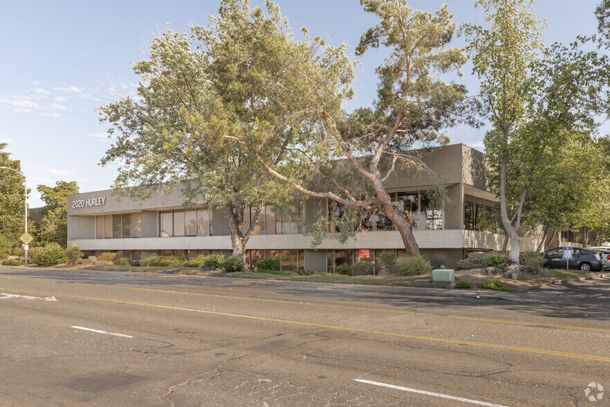 2020 Hurley Way, Sacramento, CA à louer - Photo de l’immeuble – Image 2 sur 5