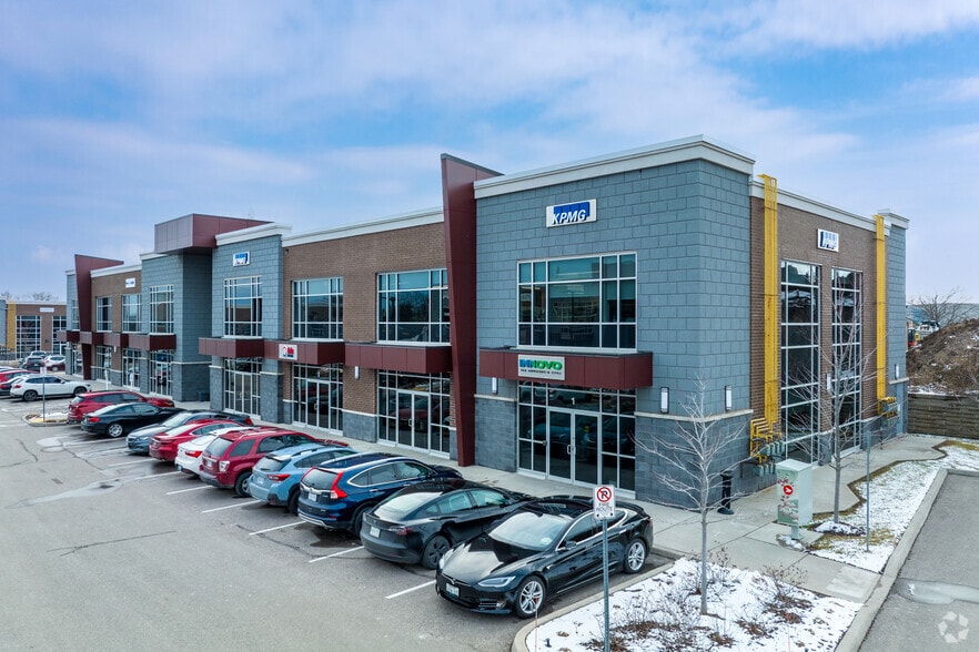 233 Speers Rd, Oakville, ON à vendre - Photo de l’immeuble – Image 2 sur 5