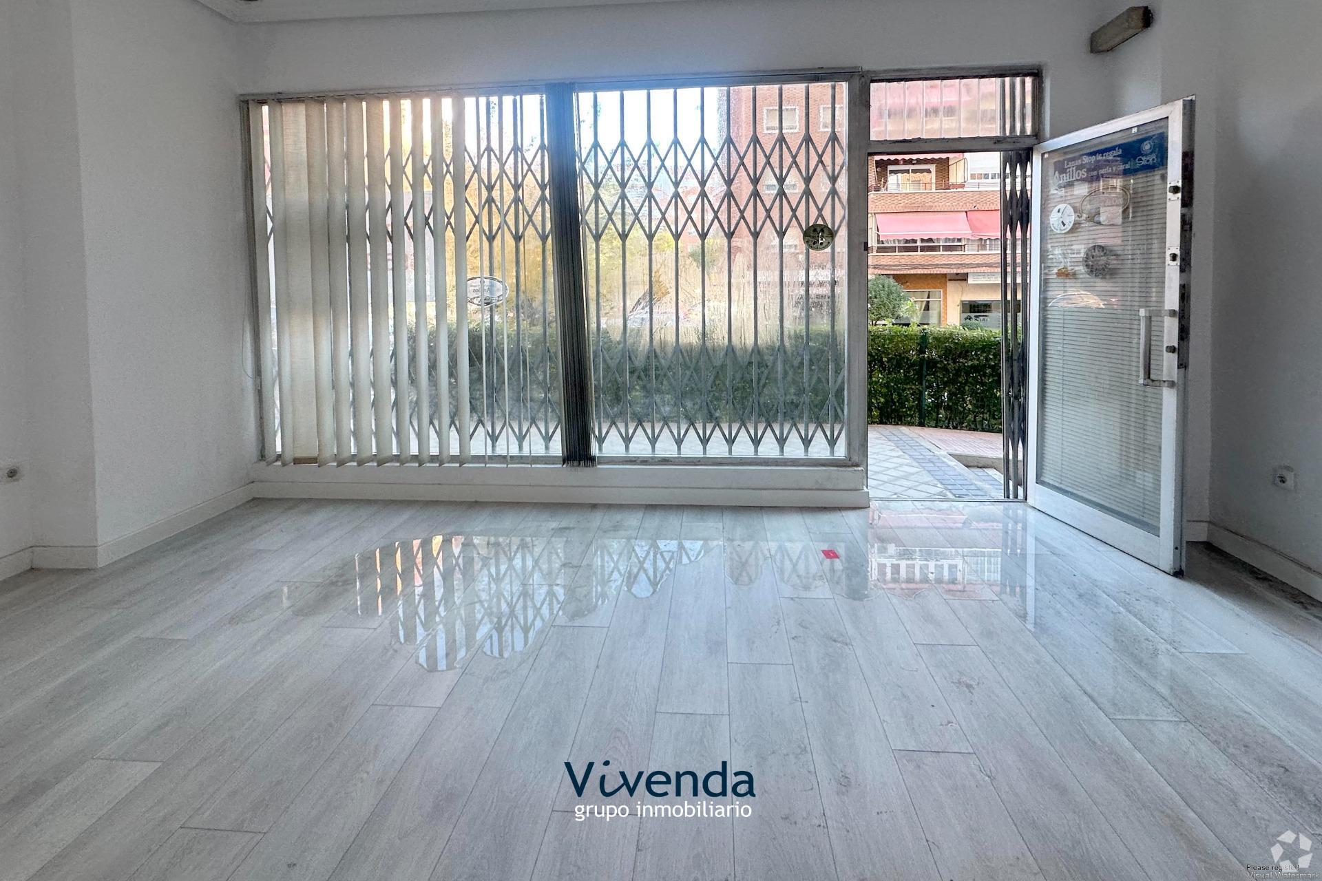 Local commercial dans Móstoles, Madrid à louer Photo intérieure– Image 1 sur 8