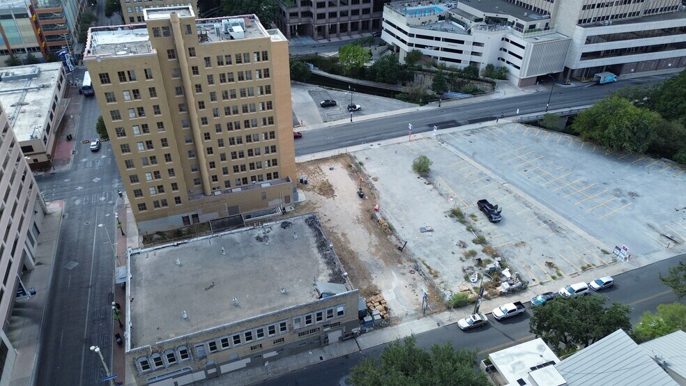 The Flats and Voss Buildings portefeuille de 2 biens à vendre sur LoopNet.fr - Photo de l’immeuble – Image 2 sur 13