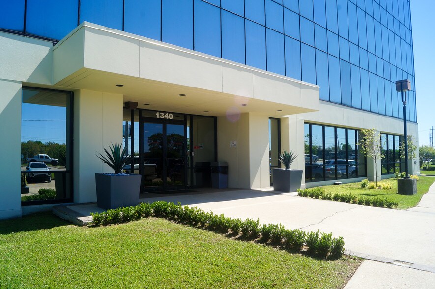 1340 W Tunnel Blvd, Houma, LA à louer - Photo de l’immeuble – Image 2 sur 12