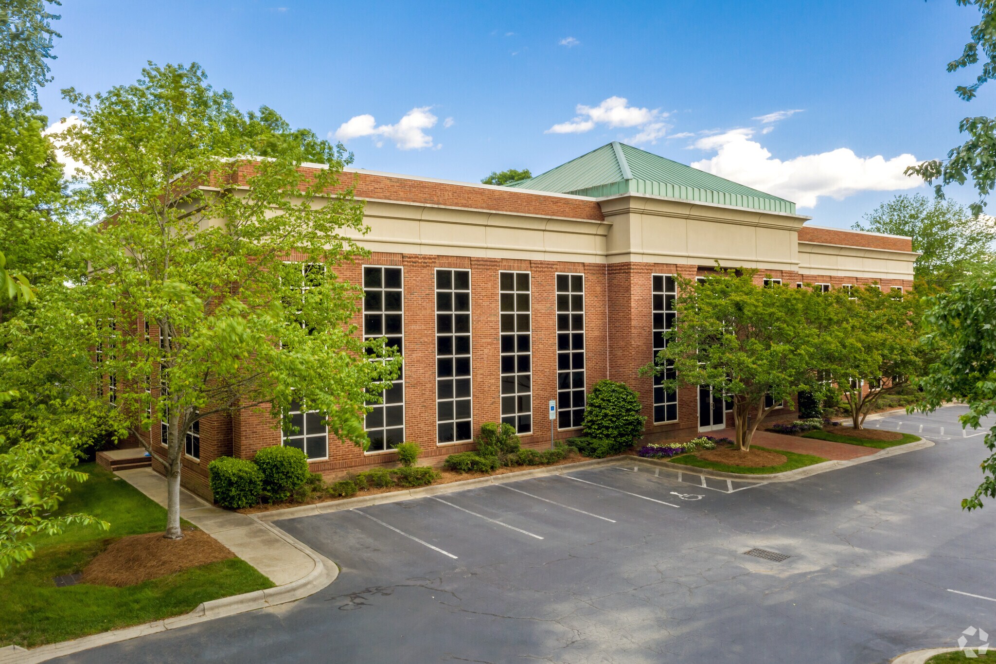 2700 Coltsgate Rd, Charlotte, NC à louer Photo principale– Image 1 sur 8