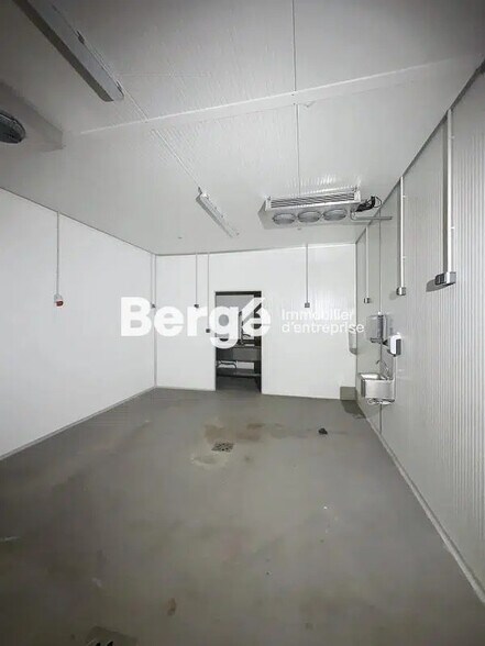 Industriel/Logistique dans Montauroux à louer - Photo intérieure – Image 1 sur 11