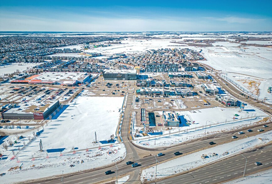 800 St Albert Rd, St. Albert, AB à louer - Photo de l’immeuble – Image 2 sur 5