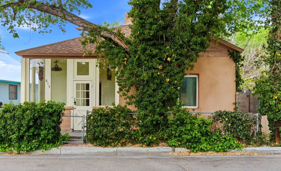 615 Keleher Ave NW, Albuquerque, NM à vendre - Photo principale – Image 1 sur 24