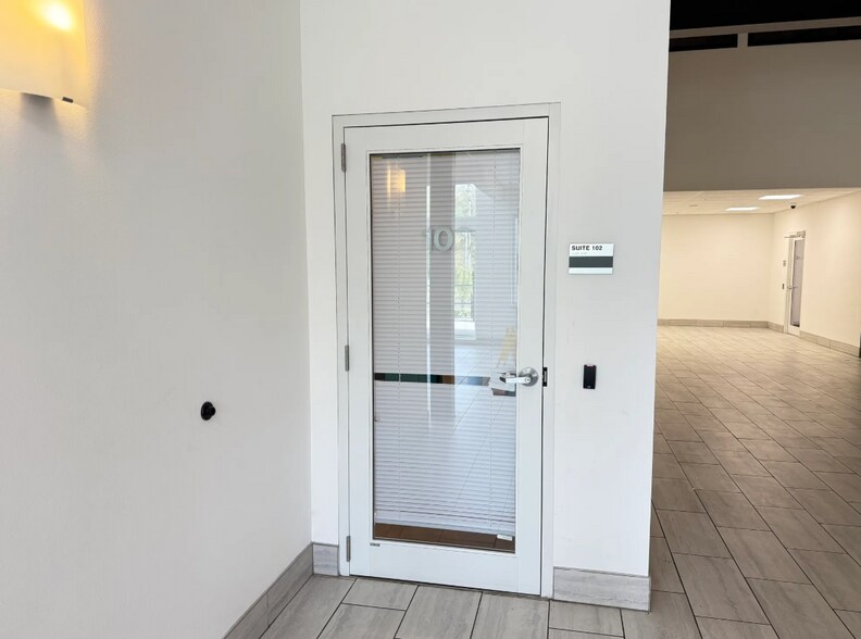 1502 W Broadway, Monona, WI à louer - Photo intérieure – Image 2 sur 11