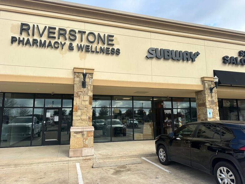 18721 University Blvd, Sugar Land, TX à louer - Photo de l’immeuble – Image 2 sur 18