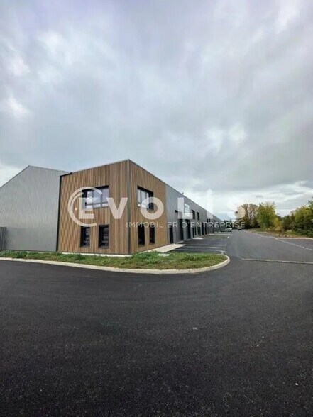 225 Avenue Des Marronniers, Bourgoin-Jallieu à vendre - Photo de l’immeuble – Image 2 sur 21