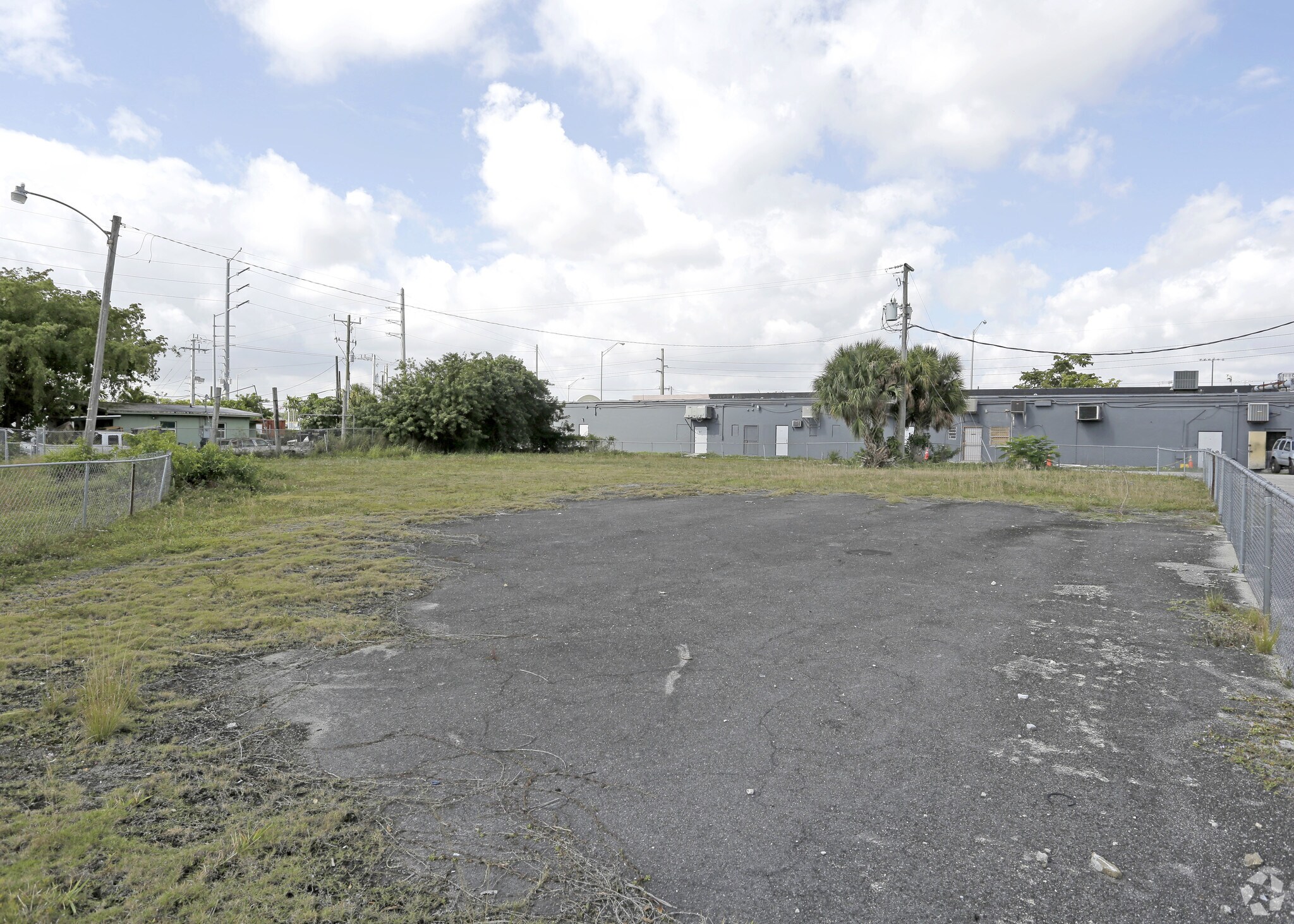 655 NW 136th St, North Miami, FL à vendre Photo principale– Image 1 sur 5