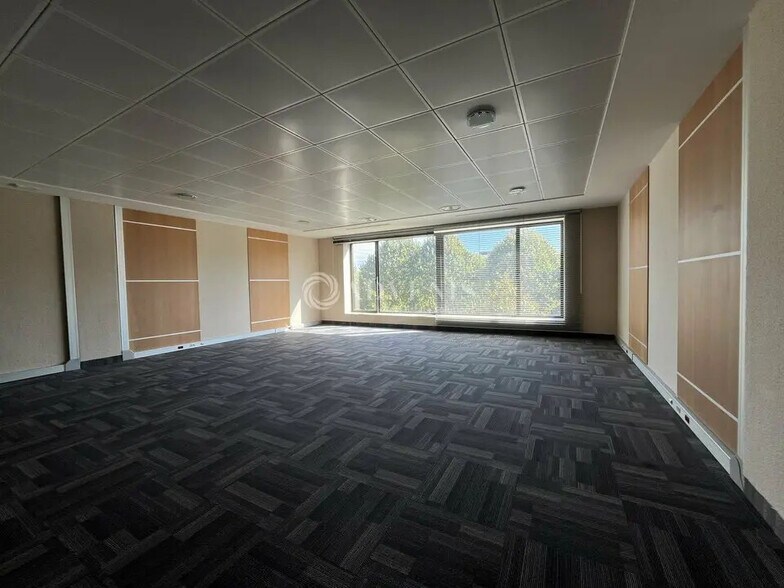 Bureau dans Lieusaint à louer - Photo de l’immeuble – Image 2 sur 7