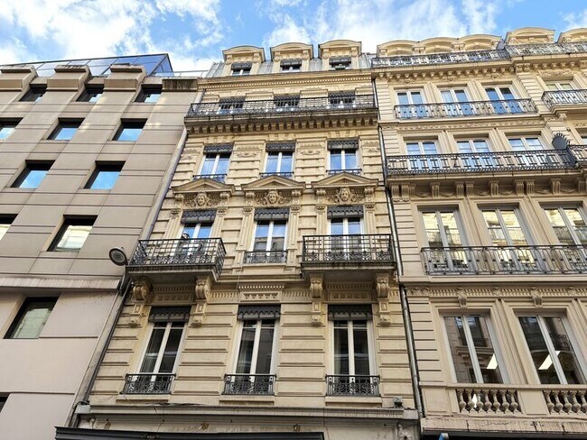 Plus de détails pour Rue Stella, Lyon - Bureau à louer