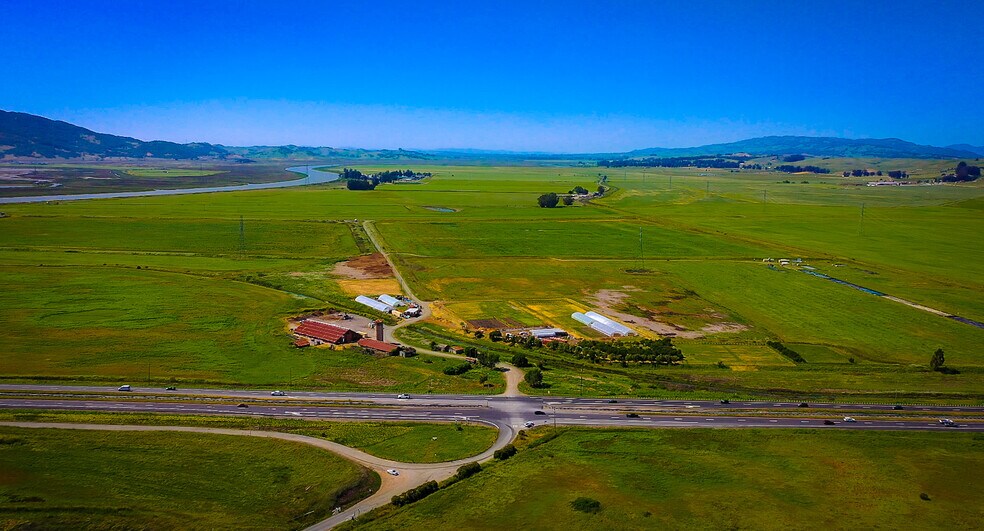 3900 Hwy 37, Petaluma, CA à louer - Aérien – Image 1 sur 13