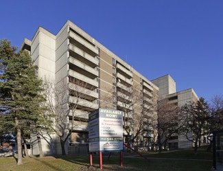 Plus de détails pour 3301-3325 Uplands Dr, Ottawa, ON - Logement à vendre