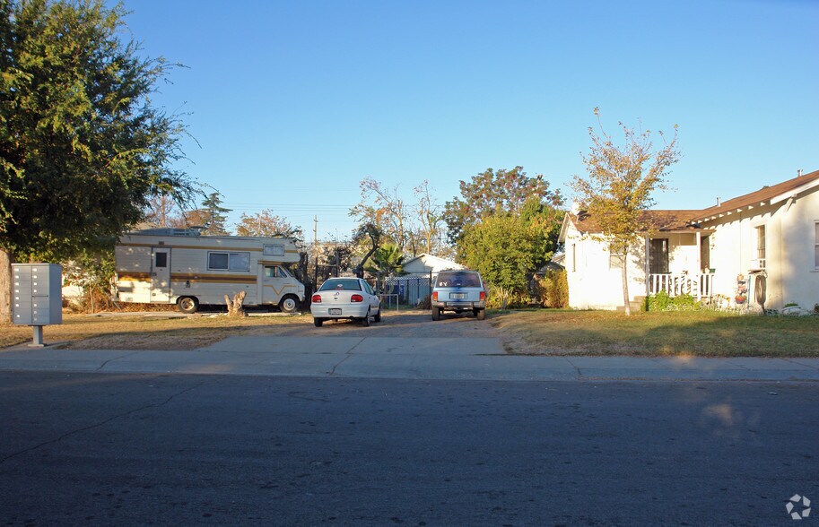 921 Rivera Dr, Sacramento, CA à vendre - Photo de l’immeuble – Image 3 sur 28