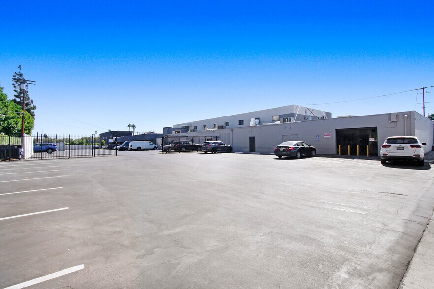 16141-16173 Roscoe Blvd, North Hills, CA à louer - Photo de l’immeuble – Image 3 sur 4